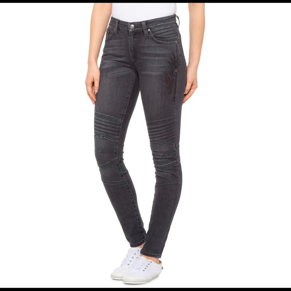Sold 🛑 Miss Me Vintage style Moto Skinny Jeans 🔥 NWT sz 24 ❤️🔥 GORGEOUS DETAILS